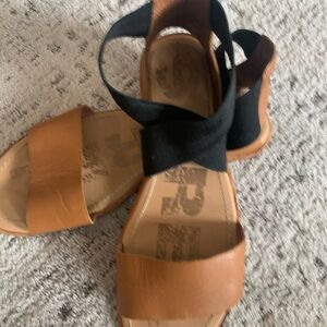 Sorel Tan Sandals with Ankle Strap and Flat Sole